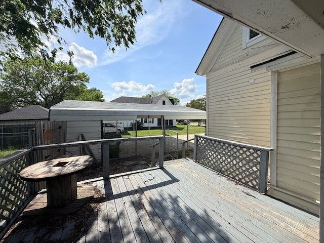 312 Poplar Street, Italy, TX 76651