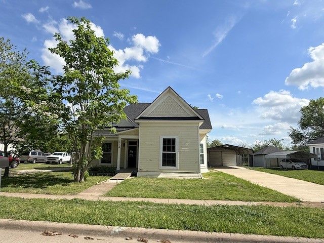 312 Poplar Street, Italy, TX 76651