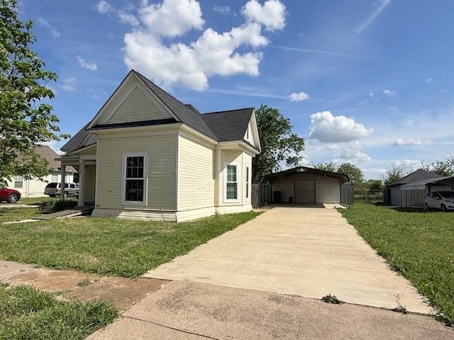 312 Poplar Street, Italy, TX 76651