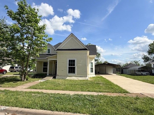 312 Poplar Street, Italy, TX 76651