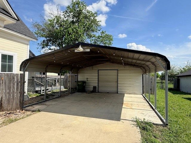 312 Poplar Street, Italy, TX 76651