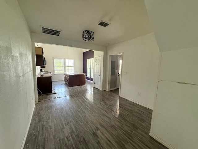 312 Poplar Street, Italy, TX 76651