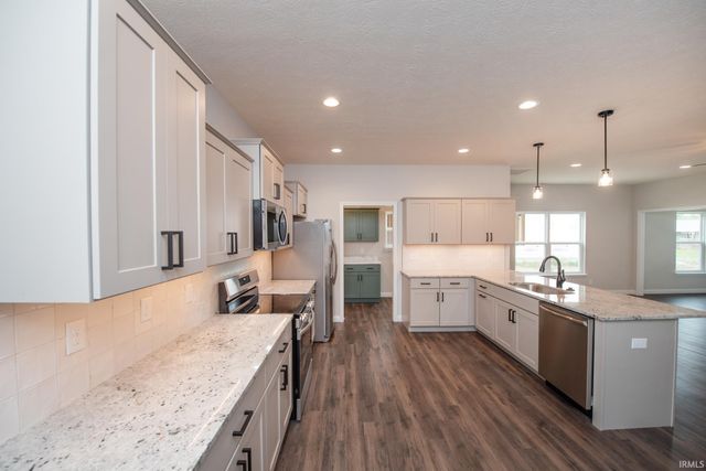 1079 E Wabash Street, Frankfort, IN 46041