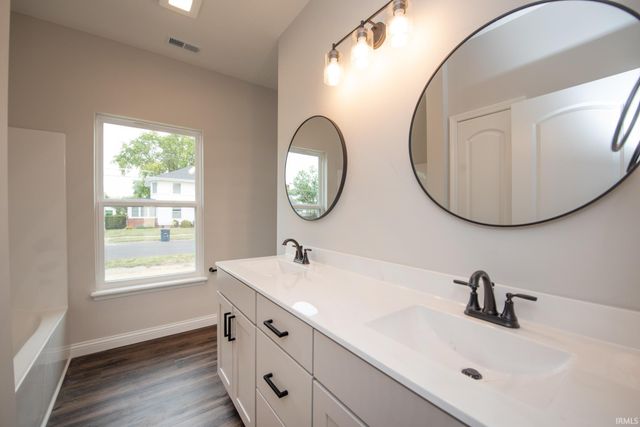 1079 E Wabash Street, Frankfort, IN 46041