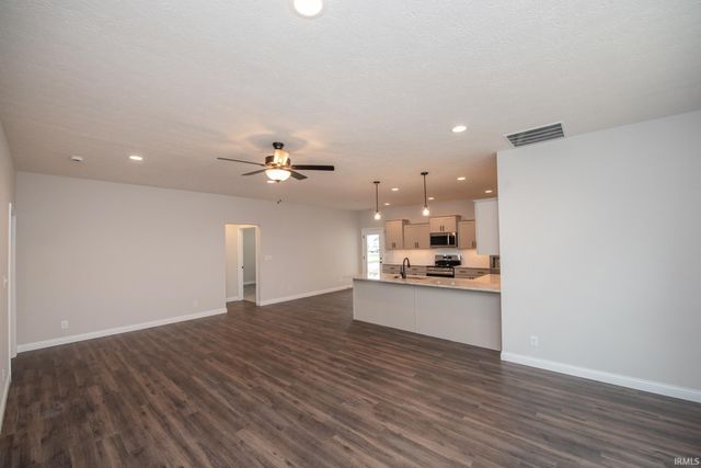 1079 E Wabash Street, Frankfort, IN 46041