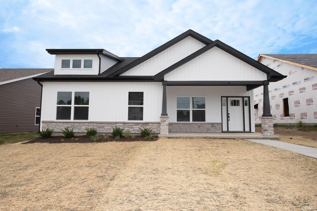 1079 E Wabash Street, Frankfort, IN 46041