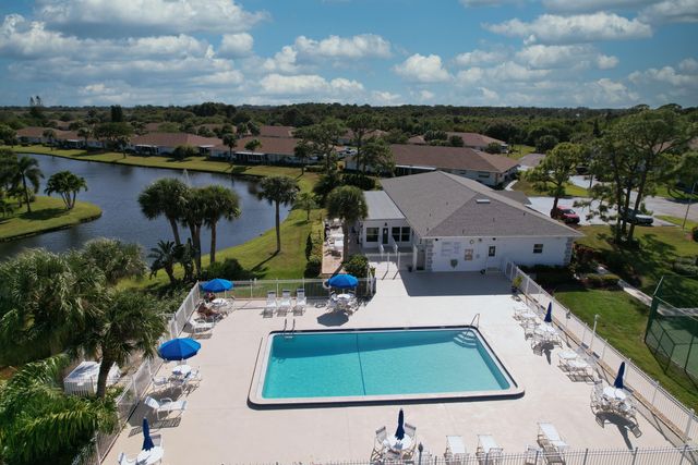 1217 S Lakes End Drive 1, Fort Pierce, FL 34982