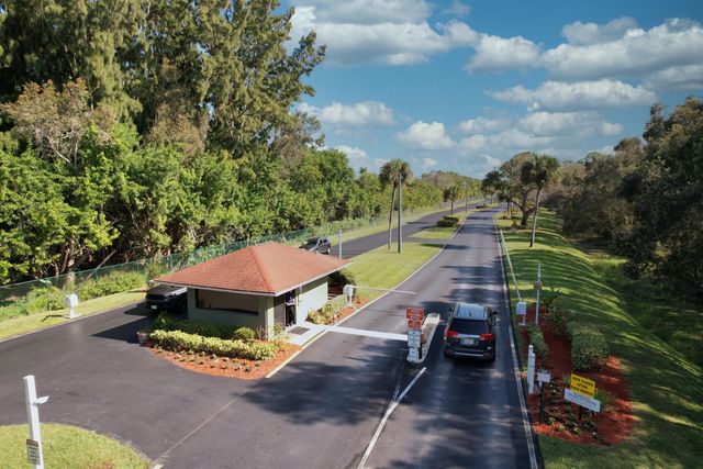 1217 S Lakes End Drive 1, Fort Pierce, FL 34982