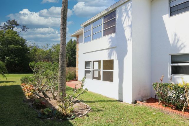 1217 S Lakes End Drive 1, Fort Pierce, FL 34982