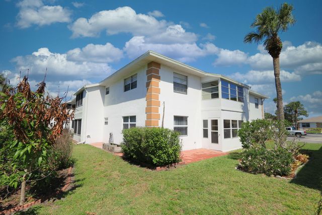 1217 S Lakes End Drive 1, Fort Pierce, FL 34982