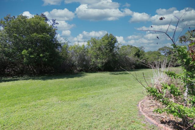 1217 S Lakes End Drive 1, Fort Pierce, FL 34982