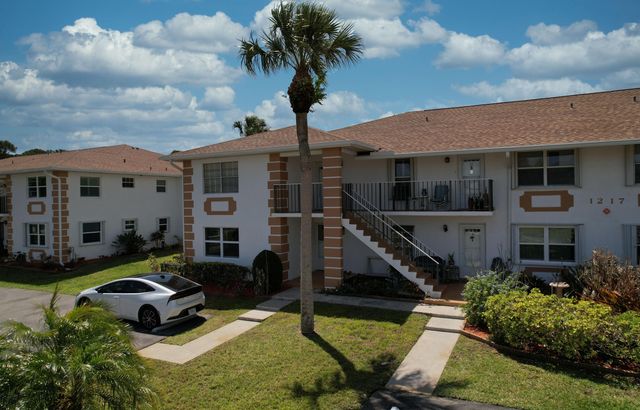 1217 S Lakes End Drive 1, Fort Pierce, FL 34982