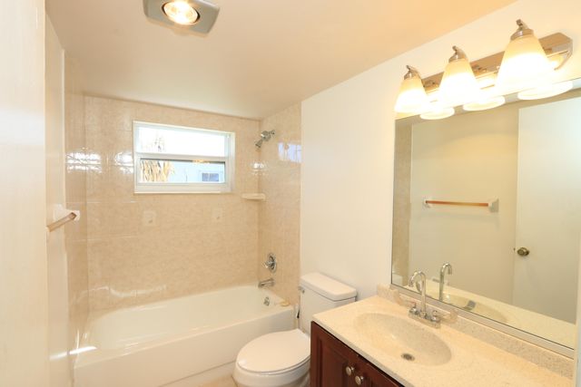 1217 S Lakes End Drive 1, Fort Pierce, FL 34982