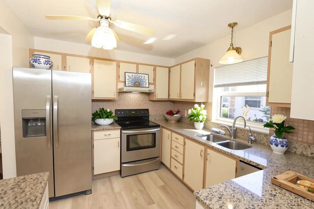 1217 S Lakes End Drive 1, Fort Pierce, FL 34982