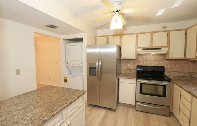 1217 S Lakes End Drive 1, Fort Pierce, FL 34982