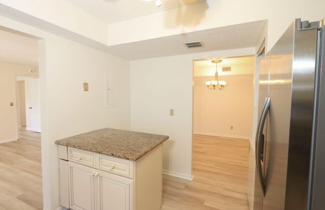 1217 S Lakes End Drive 1, Fort Pierce, FL 34982