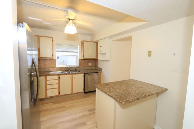 1217 S Lakes End Drive 1, Fort Pierce, FL 34982