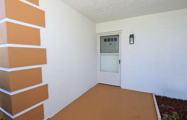 1217 S Lakes End Drive 1, Fort Pierce, FL 34982