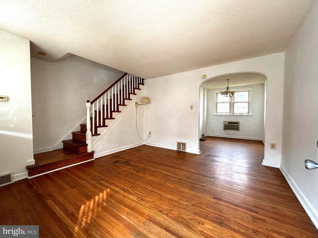 2815 S MILDRED ST, Philadelphia, PA 19148 — photo 2
