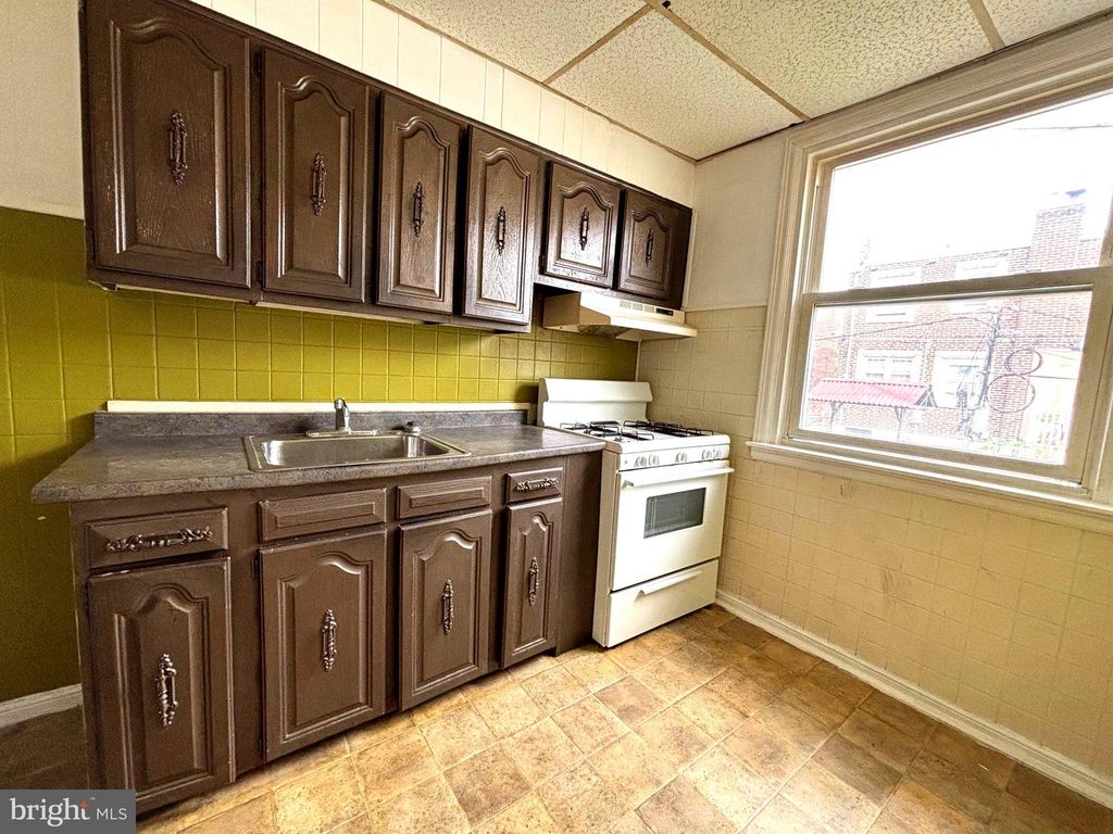 2815 S MILDRED ST, Philadelphia, PA 19148 — photo 5