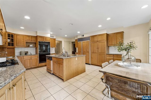 411 Wyckoff Avenue, Wyckoff, NJ 07481