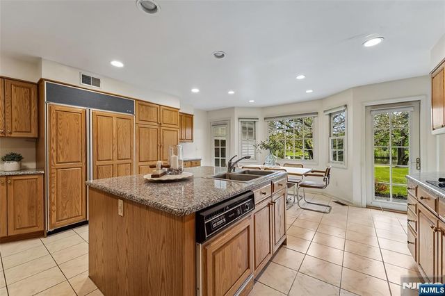411 Wyckoff Avenue, Wyckoff, NJ 07481