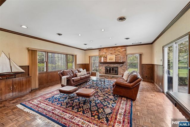 411 Wyckoff Avenue, Wyckoff, NJ 07481