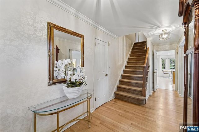 411 Wyckoff Avenue, Wyckoff, NJ 07481
