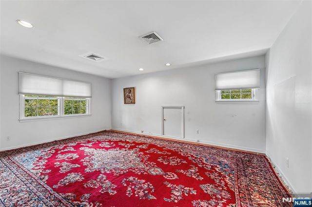 411 Wyckoff Avenue, Wyckoff, NJ 07481