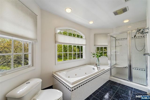411 Wyckoff Avenue, Wyckoff, NJ 07481
