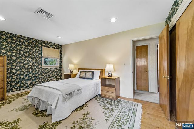 411 Wyckoff Avenue, Wyckoff, NJ 07481