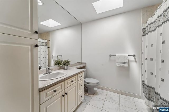 411 Wyckoff Avenue, Wyckoff, NJ 07481