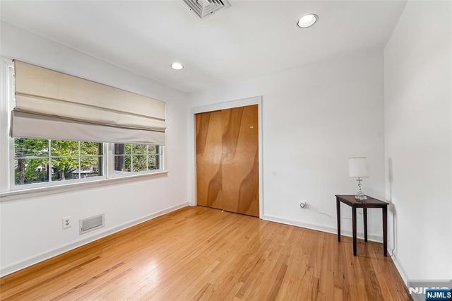 411 Wyckoff Avenue, Wyckoff, NJ 07481