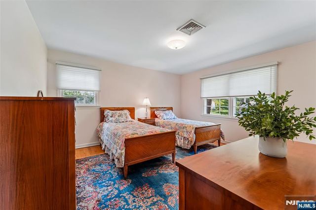 411 Wyckoff Avenue, Wyckoff, NJ 07481