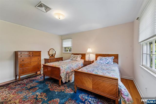 411 Wyckoff Avenue, Wyckoff, NJ 07481
