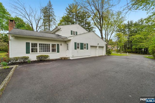 411 Wyckoff Avenue, Wyckoff, NJ 07481