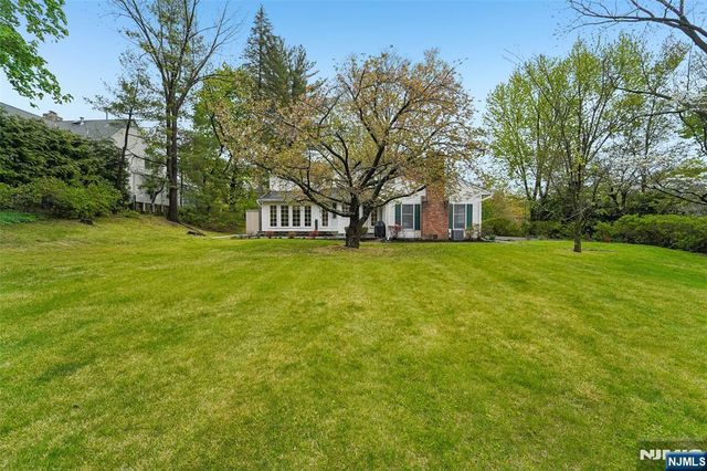 411 Wyckoff Avenue, Wyckoff, NJ 07481