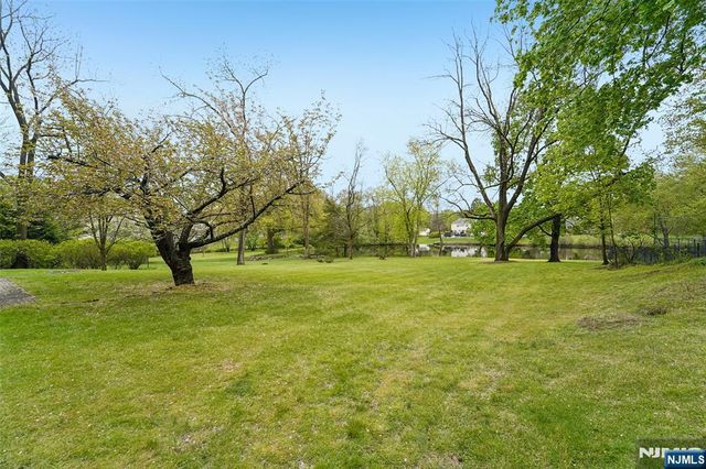 411 Wyckoff Avenue, Wyckoff, NJ 07481