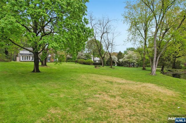 411 Wyckoff Avenue, Wyckoff, NJ 07481