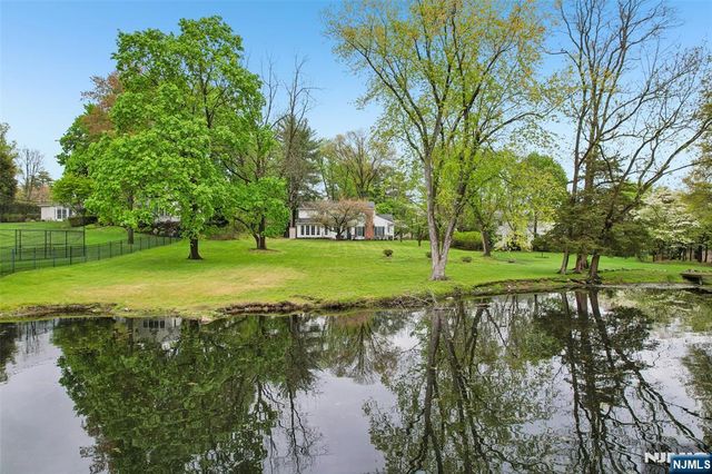 411 Wyckoff Avenue, Wyckoff, NJ 07481