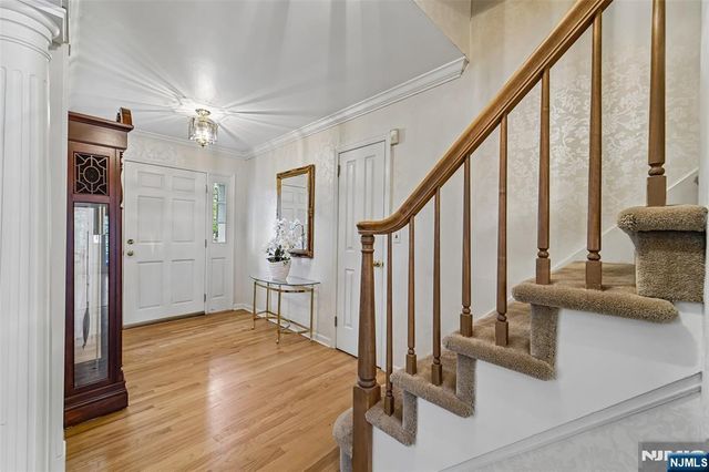 411 Wyckoff Avenue, Wyckoff, NJ 07481