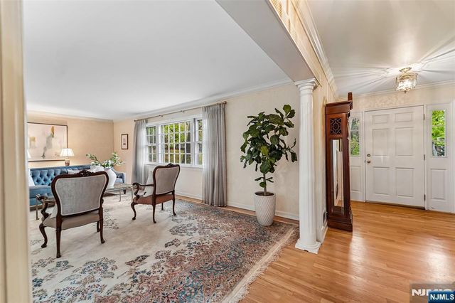 411 Wyckoff Avenue, Wyckoff, NJ 07481
