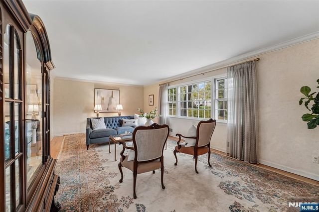 411 Wyckoff Avenue, Wyckoff, NJ 07481
