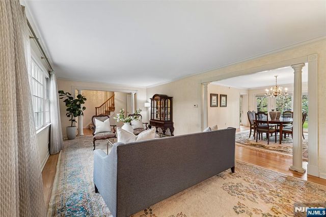 411 Wyckoff Avenue, Wyckoff, NJ 07481