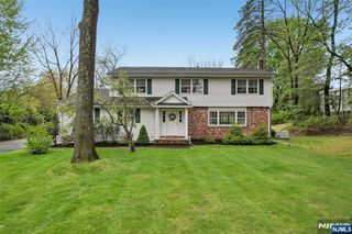 411 Wyckoff Avenue, Wyckoff, NJ 07481