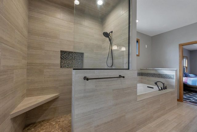 2503 WILDING WAY, Suamico, WI 54173