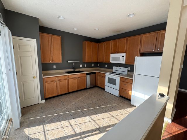 4027 Much Marcle Drive, Zionsville, IN 46077