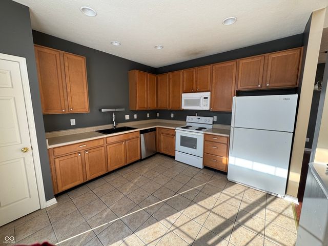 4027 Much Marcle Drive, Zionsville, IN 46077