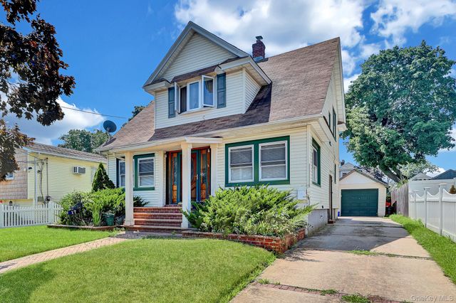 17 Shonnard Avenue, Freeport, NY 11520