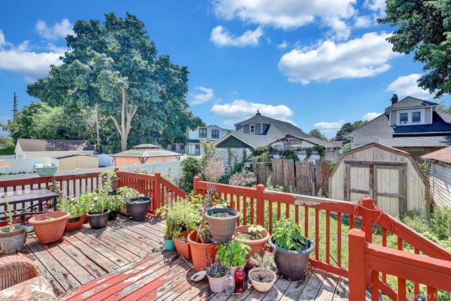 17 Shonnard Avenue, Freeport, NY 11520